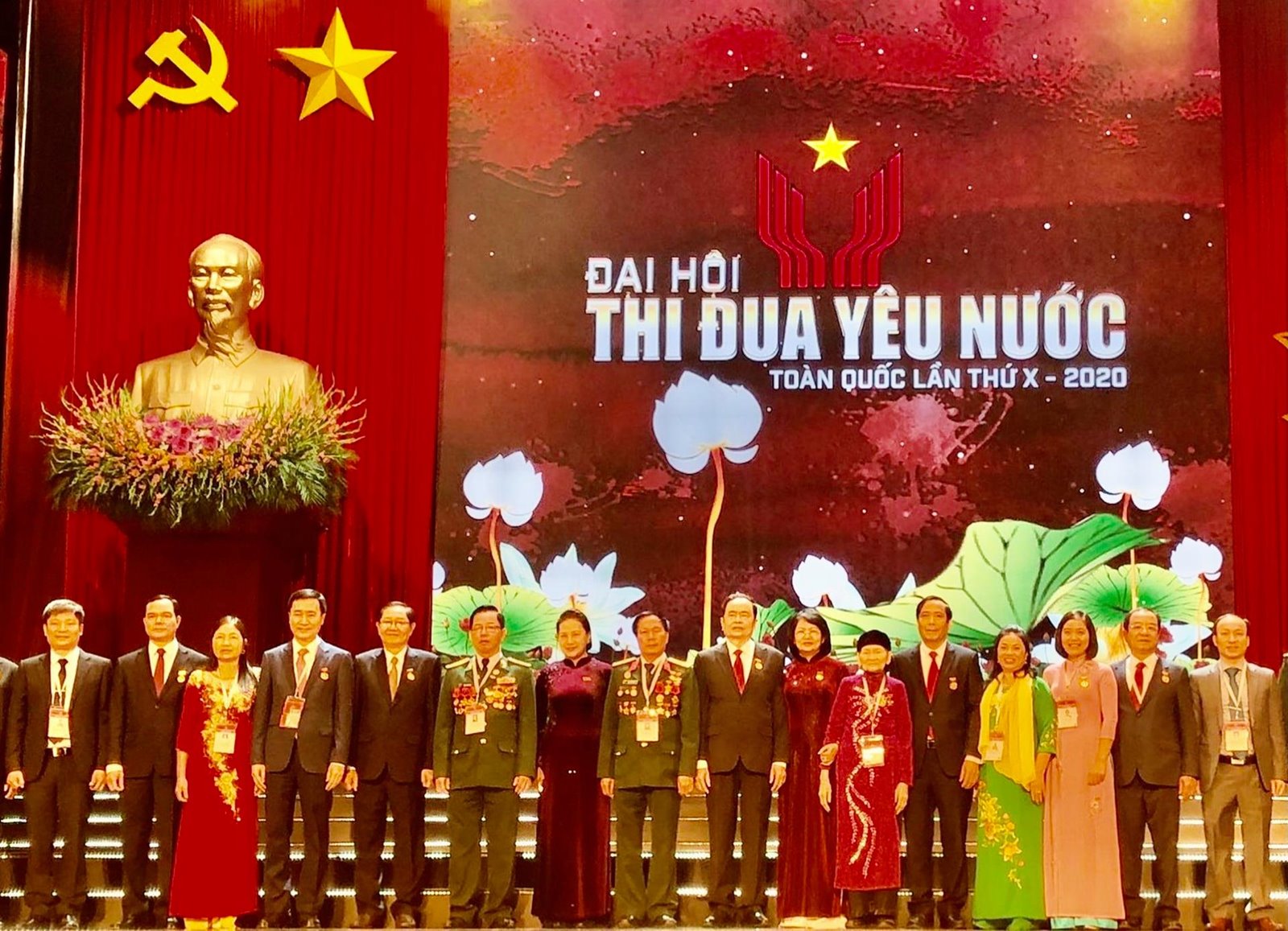 Lãnh đạo Đảng, Nhà nước chụp ảnh chung cùng các đại biểu