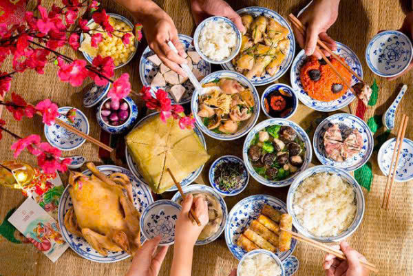 Bữa Cơm Giao Thừa: Khoảnh Khắc Đoàn Viên Cùng Gạo Thái Bình Seed
